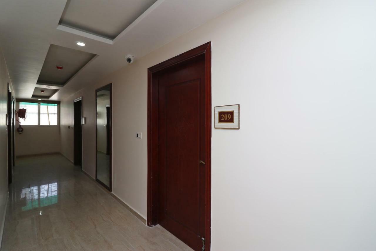 Capital O 37152 Naveen Continental Allāhābād Junction 외부 사진